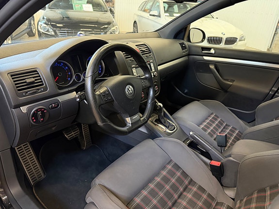 Volkswagen Golf V 8 of 15