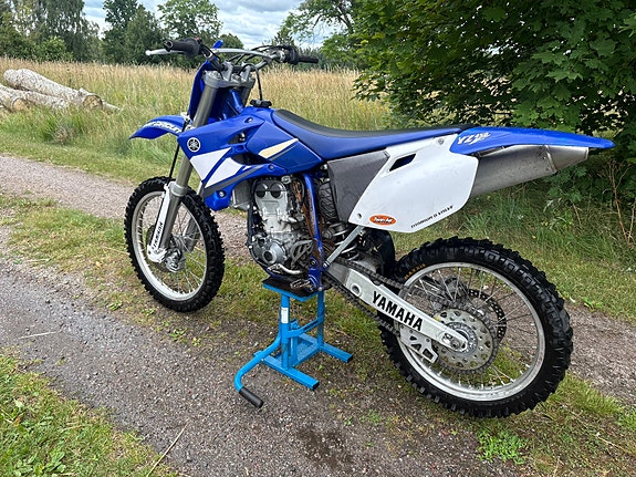 Yamaha YZF 450 2 of 8