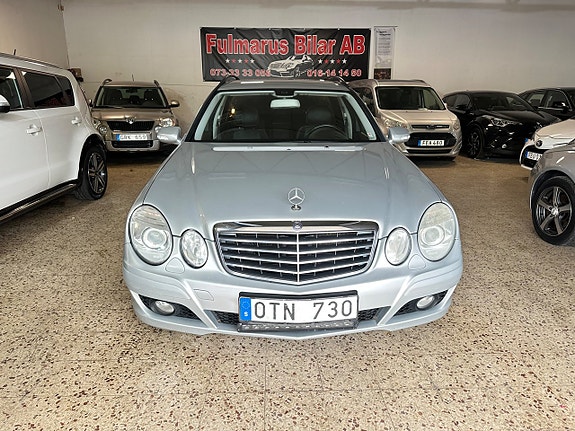 Mercedes-Benz E220 2 of 14