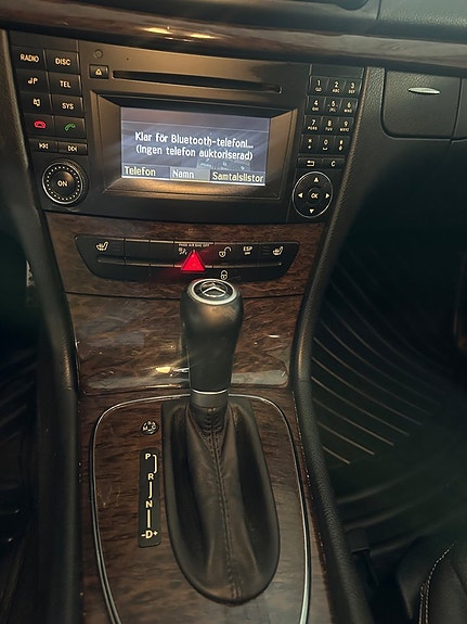 Mercedes-Benz E220 12 of 14