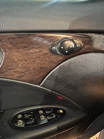 Mercedes-Benz E220 11 of 14