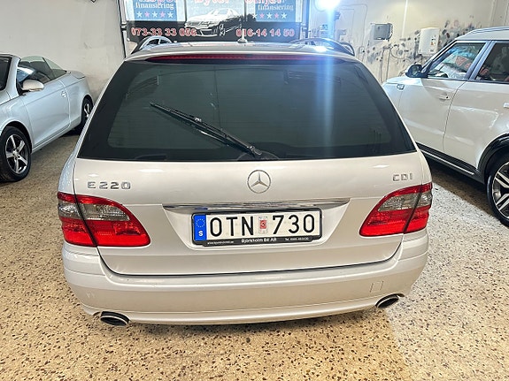 Mercedes-Benz E220 14 of 14