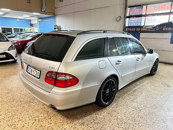 Mercedes-Benz E220 5 of 14