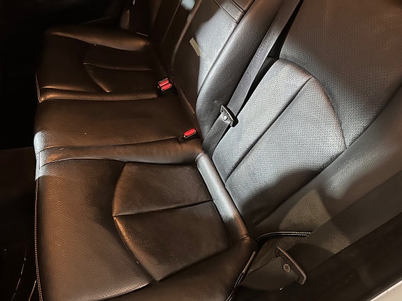 Mercedes-Benz E220 8 of 14