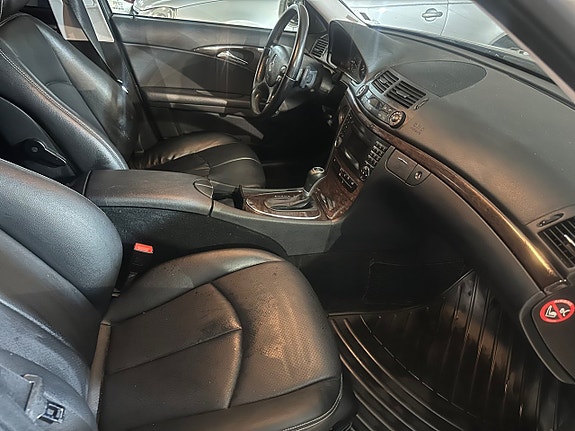 Mercedes-Benz E220 10 of 14