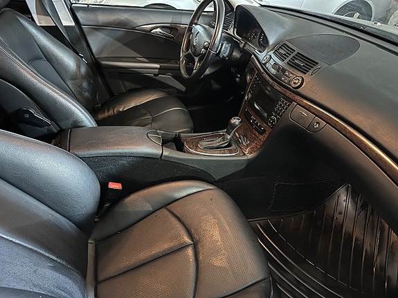 Mercedes-Benz E220 7 of 14