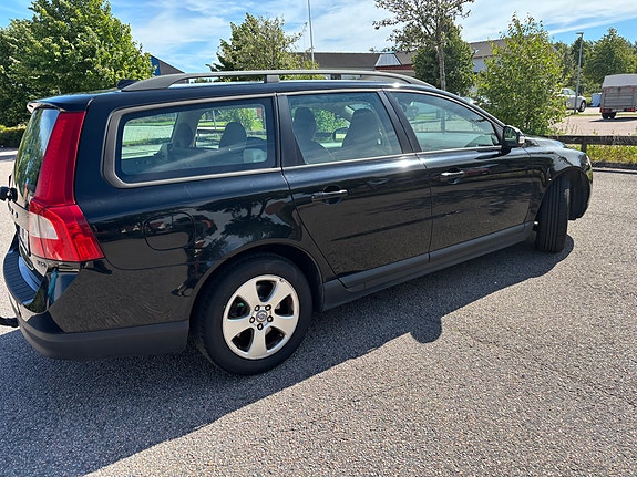 Volvo V70 4 of 5