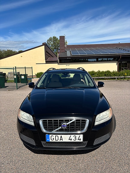 Volvo V70 3 of 5