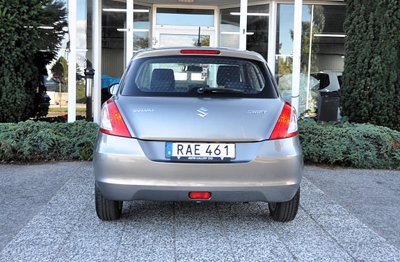 Suzuki Swift 5 of 10