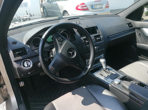 Mercedes-Benz C180 4 of 6