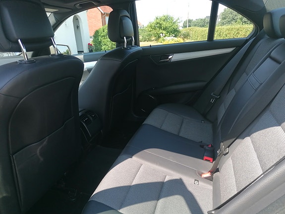 Mercedes-Benz C180 3 of 6