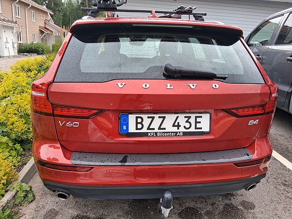 Volvo V60 2 of 4