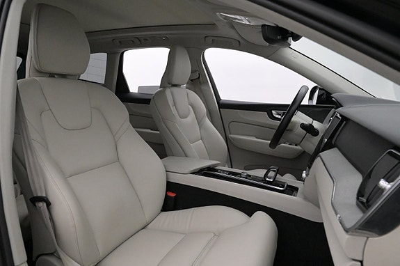 Volvo XC60 10 of 27