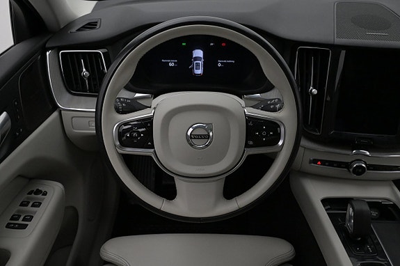Volvo XC60 7 of 27