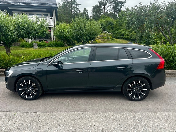 Volvo V60 2 of 5