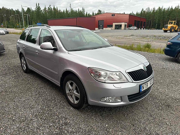 Skoda Octavia 2 of 5