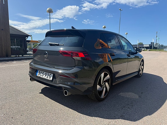 Volkswagen Golf VIII 3 of 7