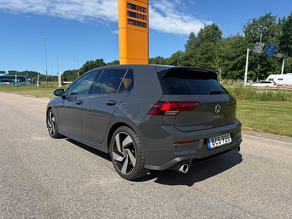 Volkswagen Golf VIII 2 of 7
