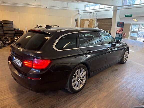 BMW 530d 3 of 5