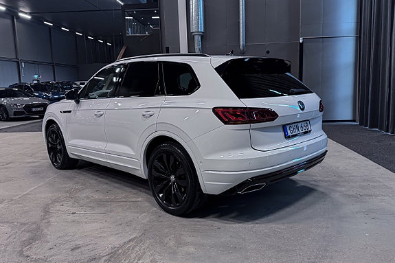 Volkswagen Touareg 4 of 23
