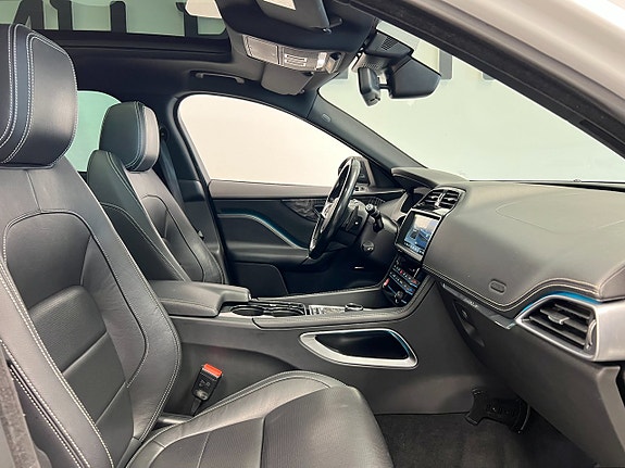 Jaguar F-PACE 14 of 30