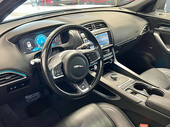 Jaguar F-PACE 18 of 30