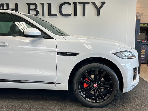 Jaguar F-PACE 8 of 30