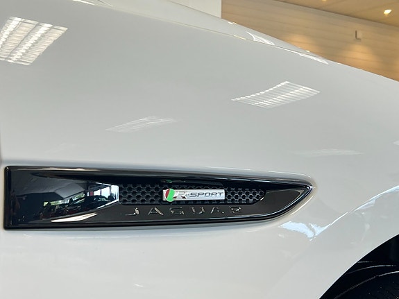 Jaguar F-PACE 7 of 30