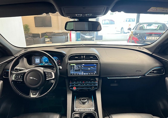 Jaguar F-PACE 16 of 30