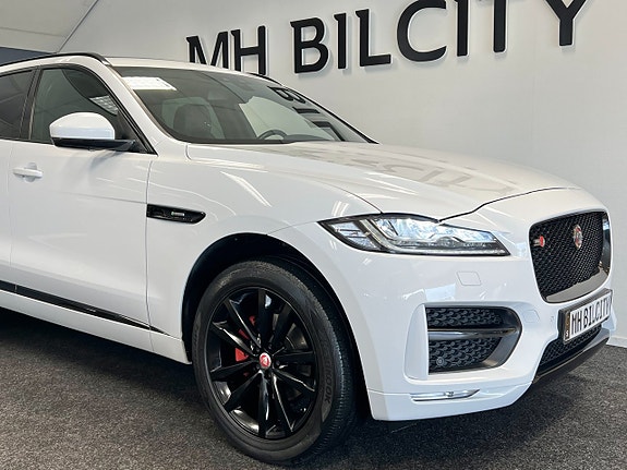 Jaguar F-PACE 3 of 30