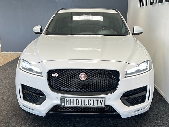 Jaguar F-PACE 5 of 30
