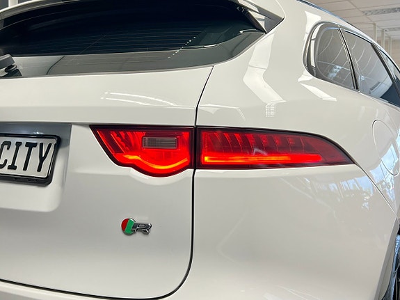 Jaguar F-PACE 11 of 30