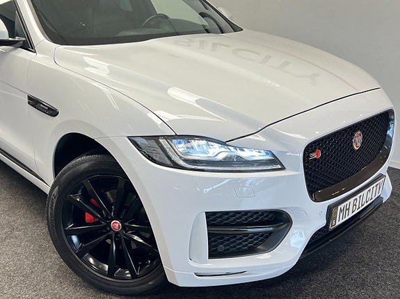 Jaguar F-PACE 4 of 30