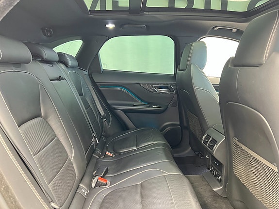 Jaguar F-PACE 21 of 30