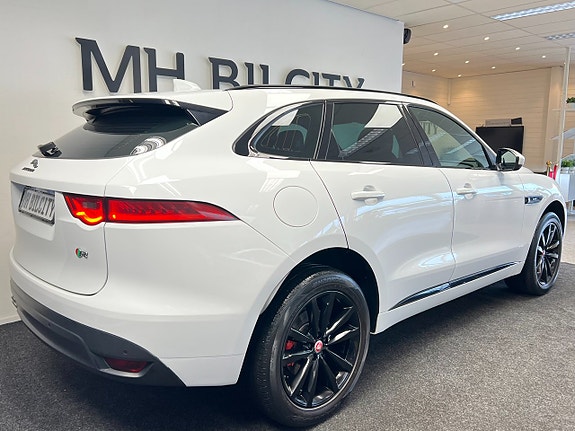 Jaguar F-PACE 10 of 30