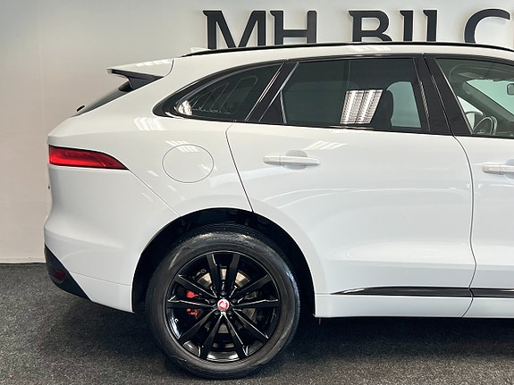 Jaguar F-PACE 9 of 30