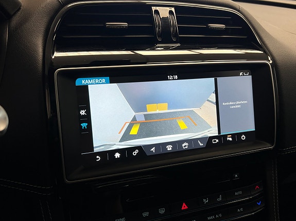 Jaguar F-PACE 27 of 30