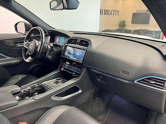 Jaguar F-PACE 15 of 30
