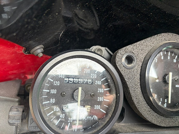 Honda CBR900RR 4 of 6