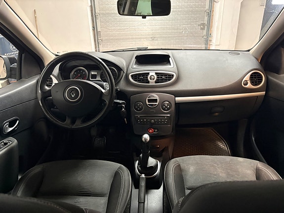 Renault Clio 10 of 12