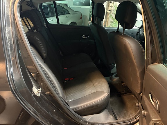 Renault Clio 11 of 12