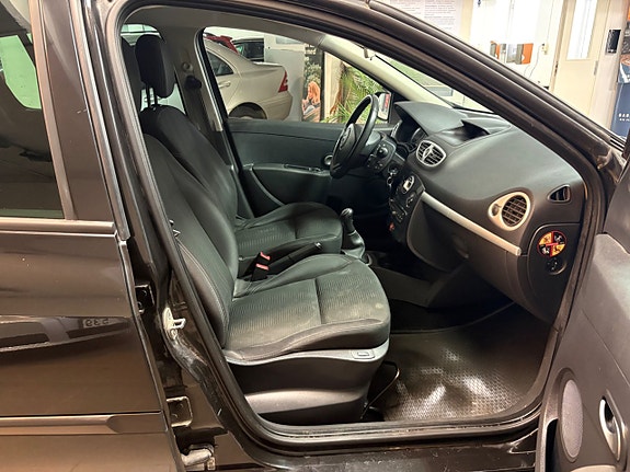 Renault Clio 9 of 12