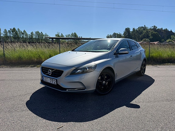 Volvo V40 2 of 5