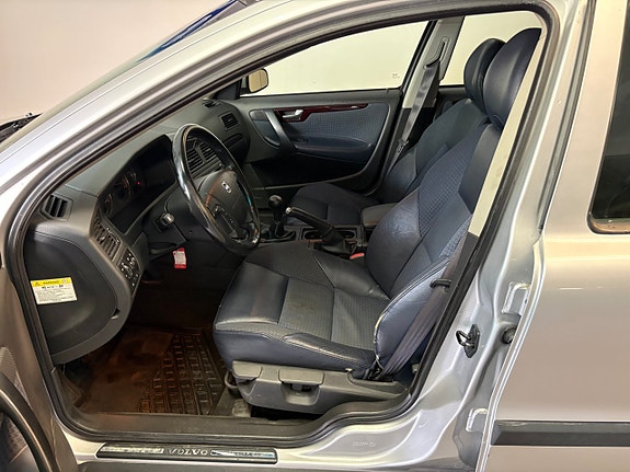 Volvo V70 13 of 16
