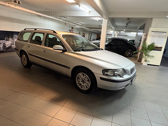Volvo V70 8 of 16