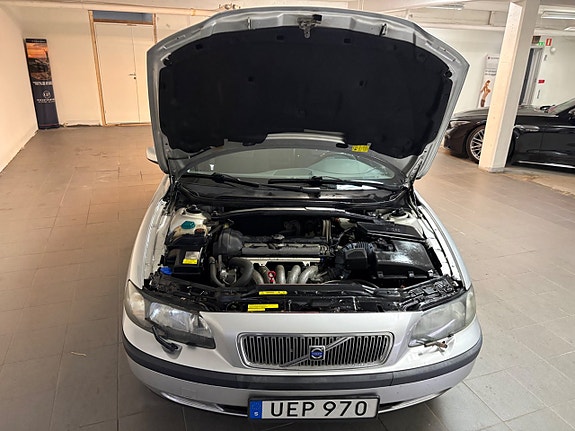 Volvo V70 12 of 16