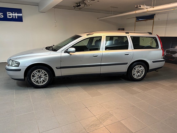 Volvo V70 10 of 16