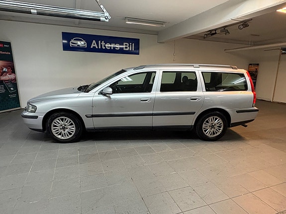 Volvo V70 2 of 16