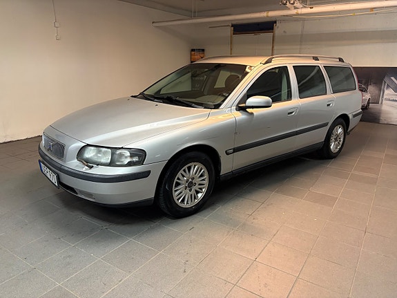 Volvo V70 11 of 16