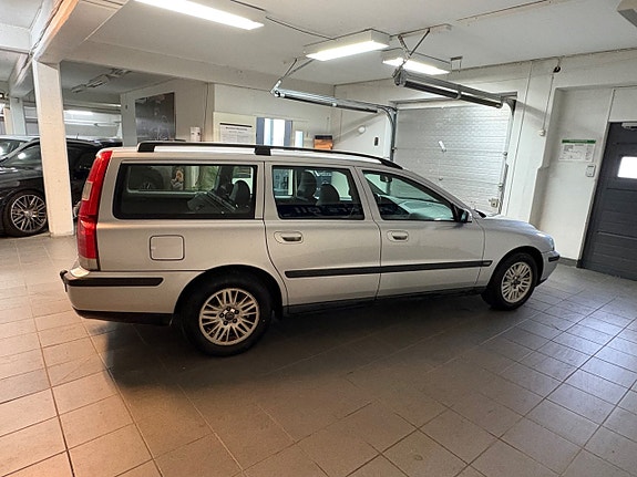 Volvo V70 6 of 16